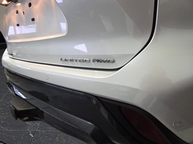 Used 2023 Toyota Highlander L image 41