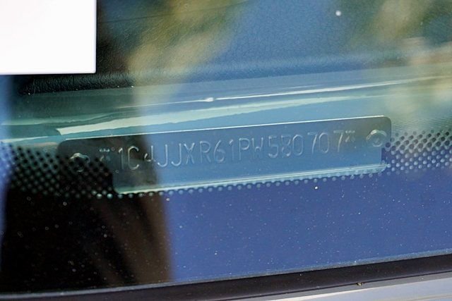 Certified 2023 Jeep Wrangler Unlimited Rubicon 4xe AWD/4WD image 36