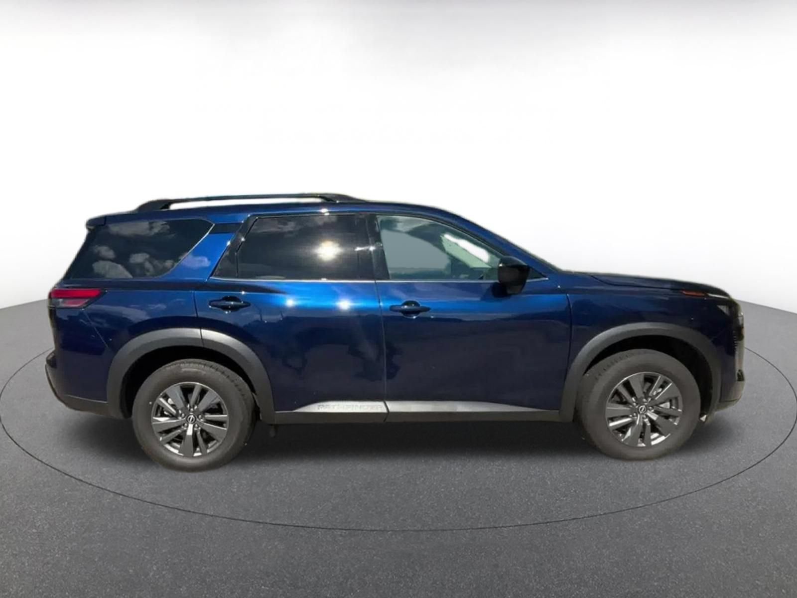 Used 2026 Nissan Pathfinder SV FWD image 15