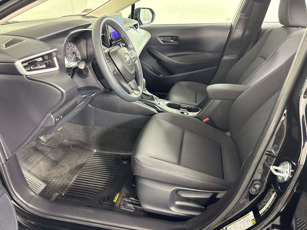 Used 2025 Toyota Corolla LE FWD image 13