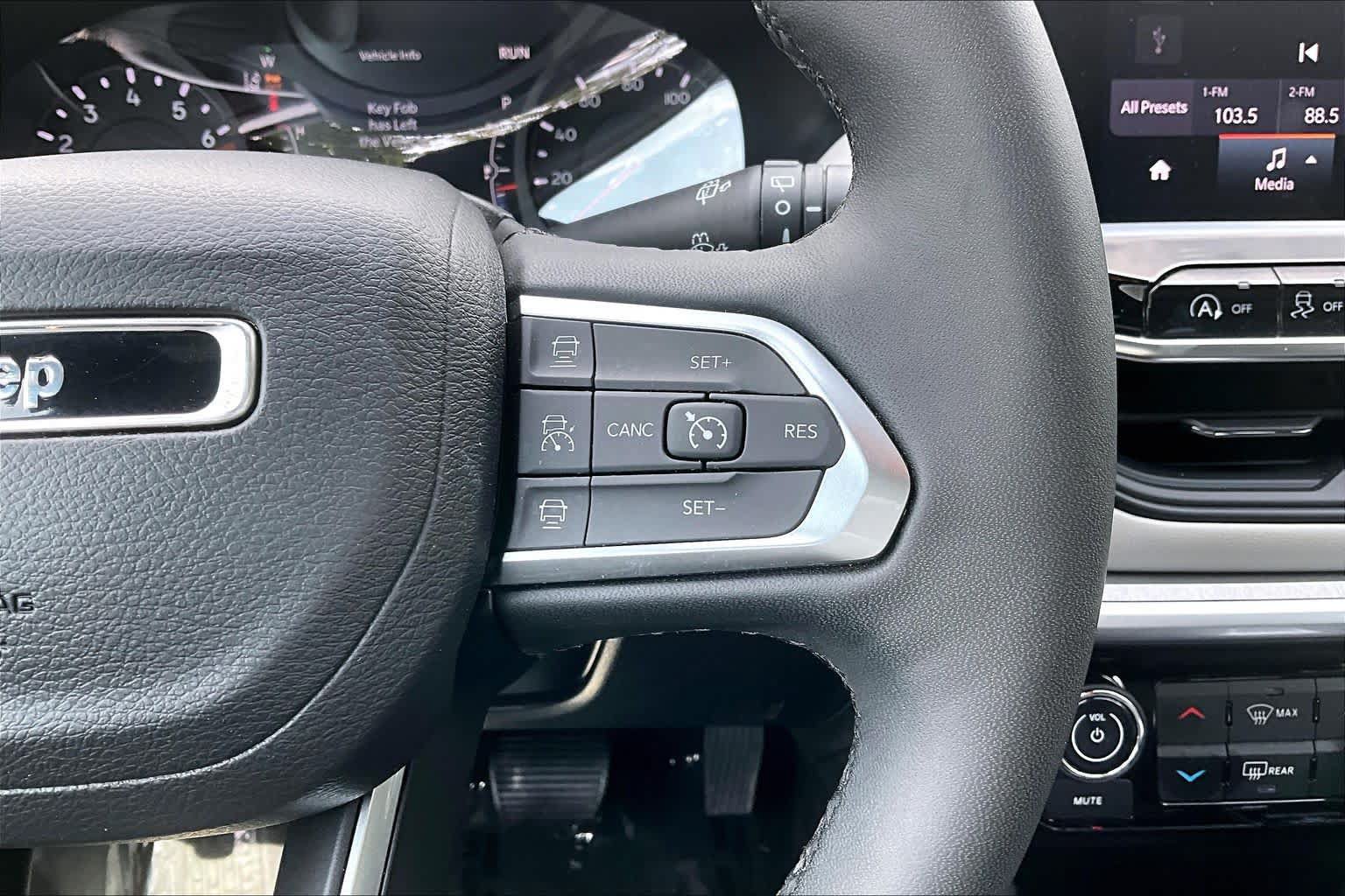 Used 2026 Jeep Compass Limited AWD/4WD image 25
