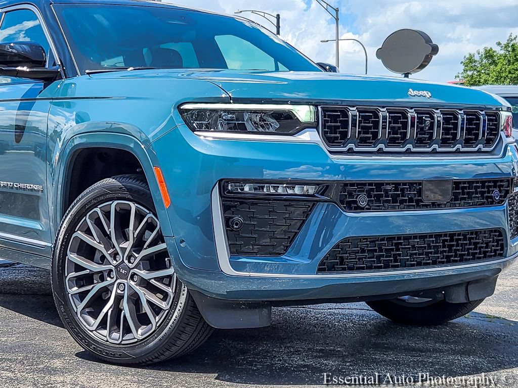 Used 2026 Jeep Grand Cherokee L Summit w/ Advanced Protech Group IV AWD/4WD image 2