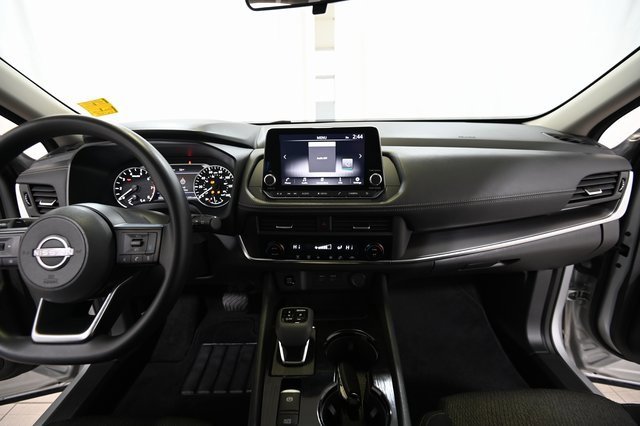 Used 2024 Nissan Rogue SV image 2