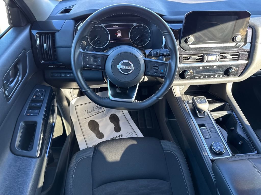 Used 2025 Nissan Pathfinder SV image 8