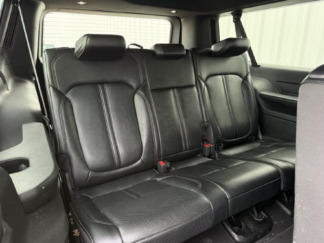 Used 2024 Jeep Wagoneer L Series II RWD image 33