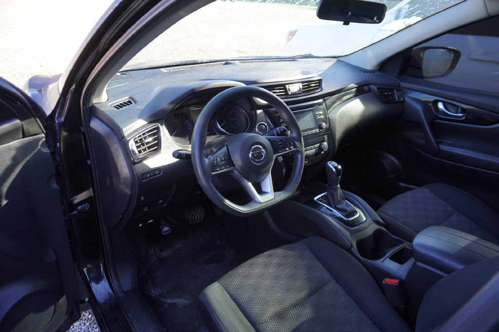 Used 2017 Nissan Rogue Sport SV AWD/4WD image 3