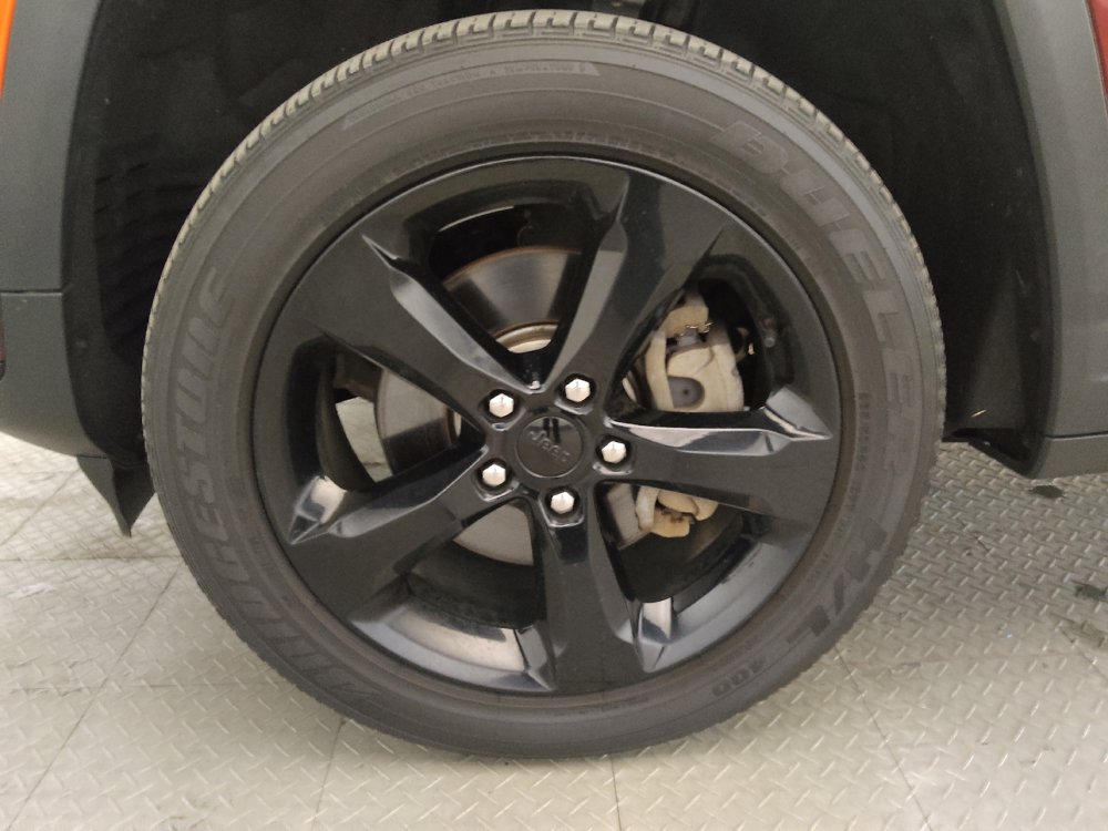 Used 2023 Jeep Grand Cherokee L Laredo AWD/4WD image 31