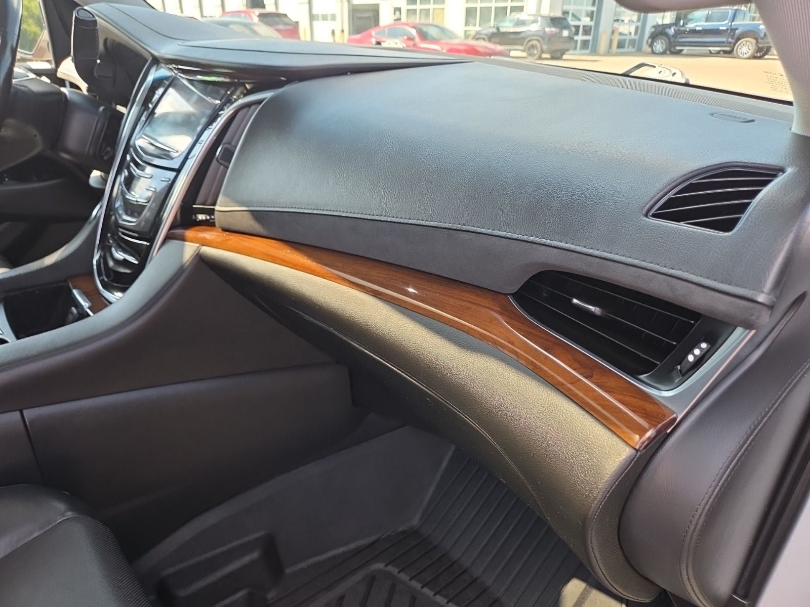 Used 2020 Cadillac Escalade ESV Premium Luxury AWD/4WD image 38
