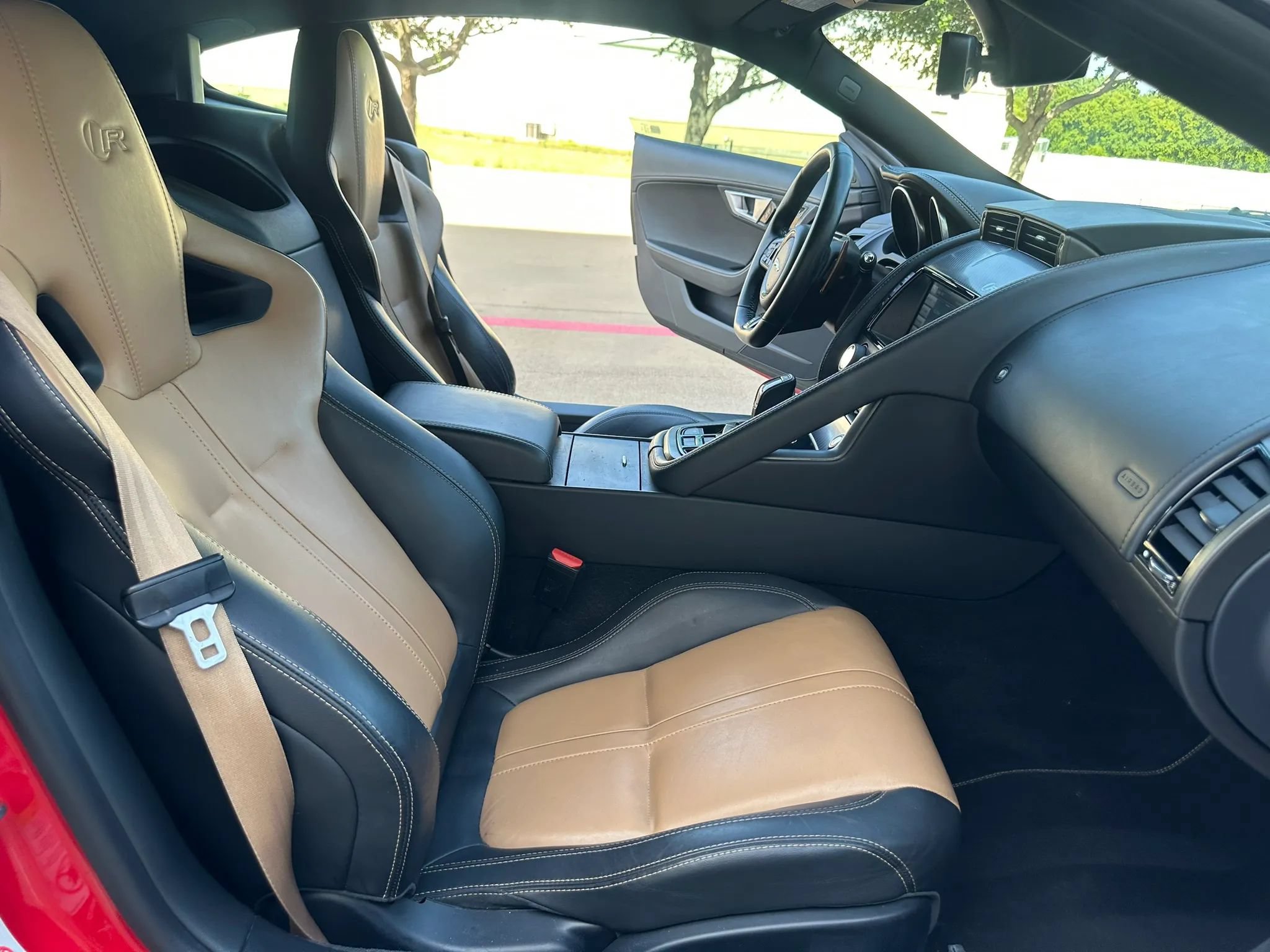Used 2015 Jaguar F-TYPE R RWD image 21