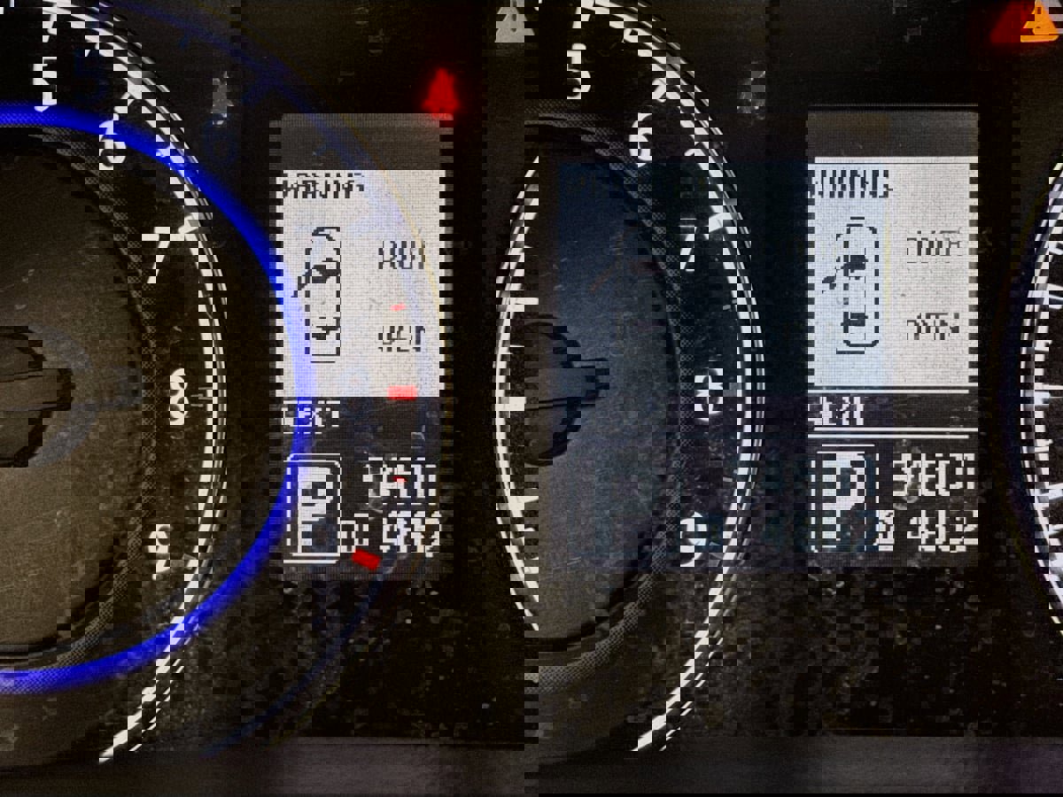 Used 2014 INFINITI Q60 Convertible w/ Premium Package image 13