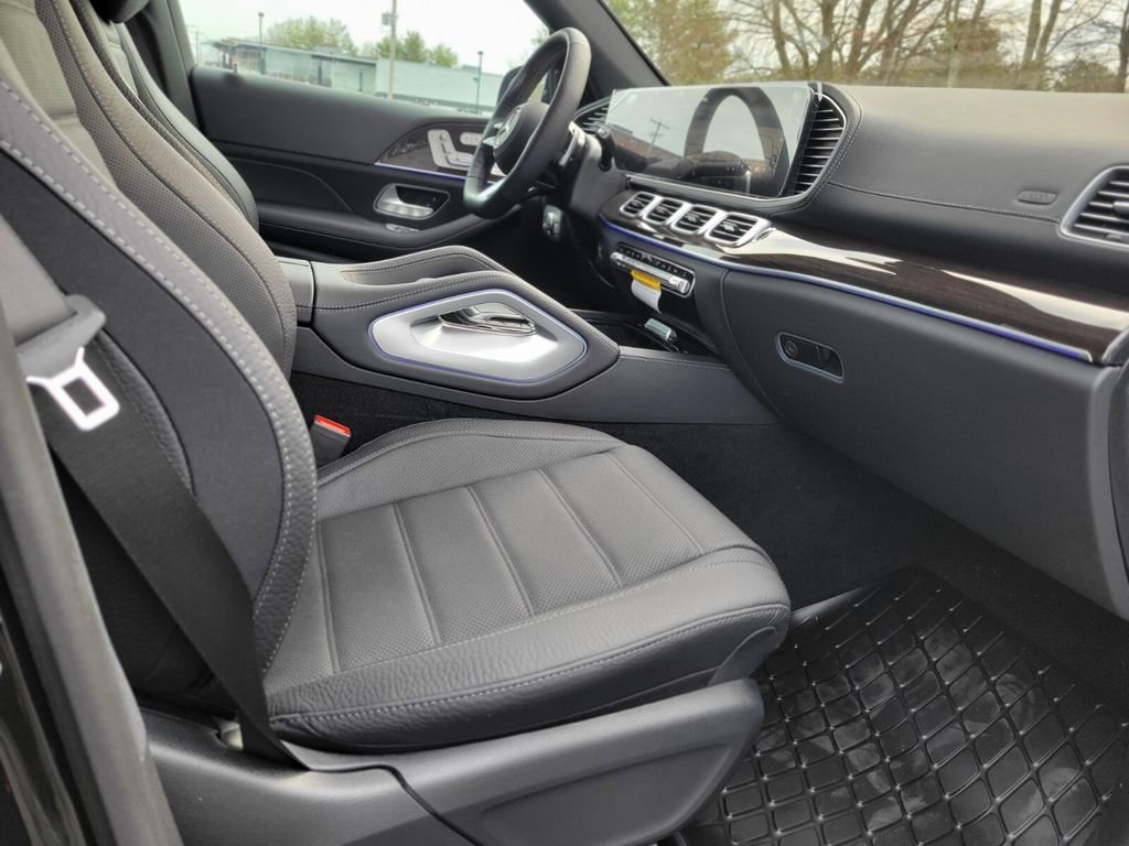 New 2026 Mercedes-Benz GLS 580 4MATIC image 11