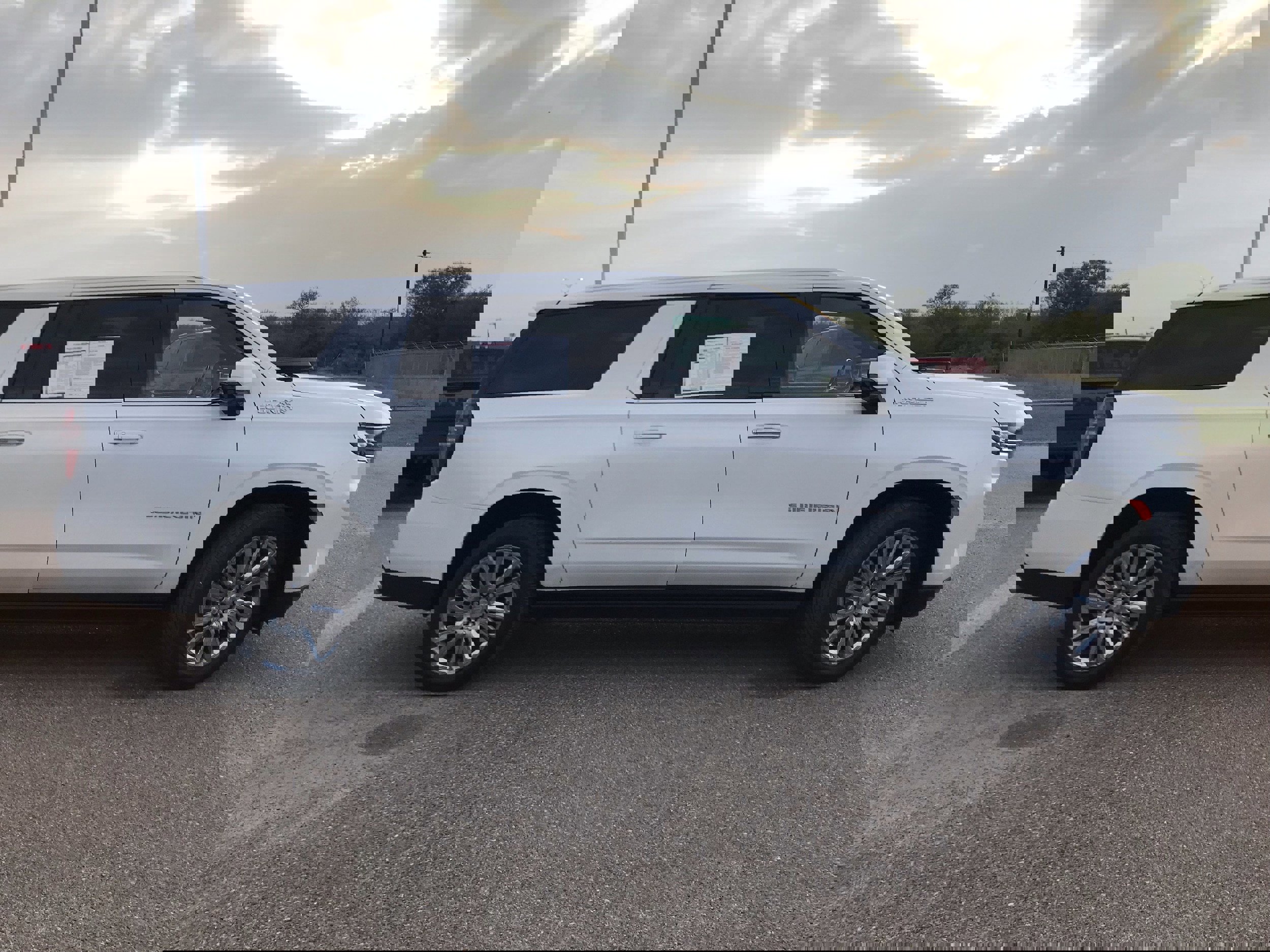 Used 2021 Chevrolet Suburban High Country w/ Premium Package image 8