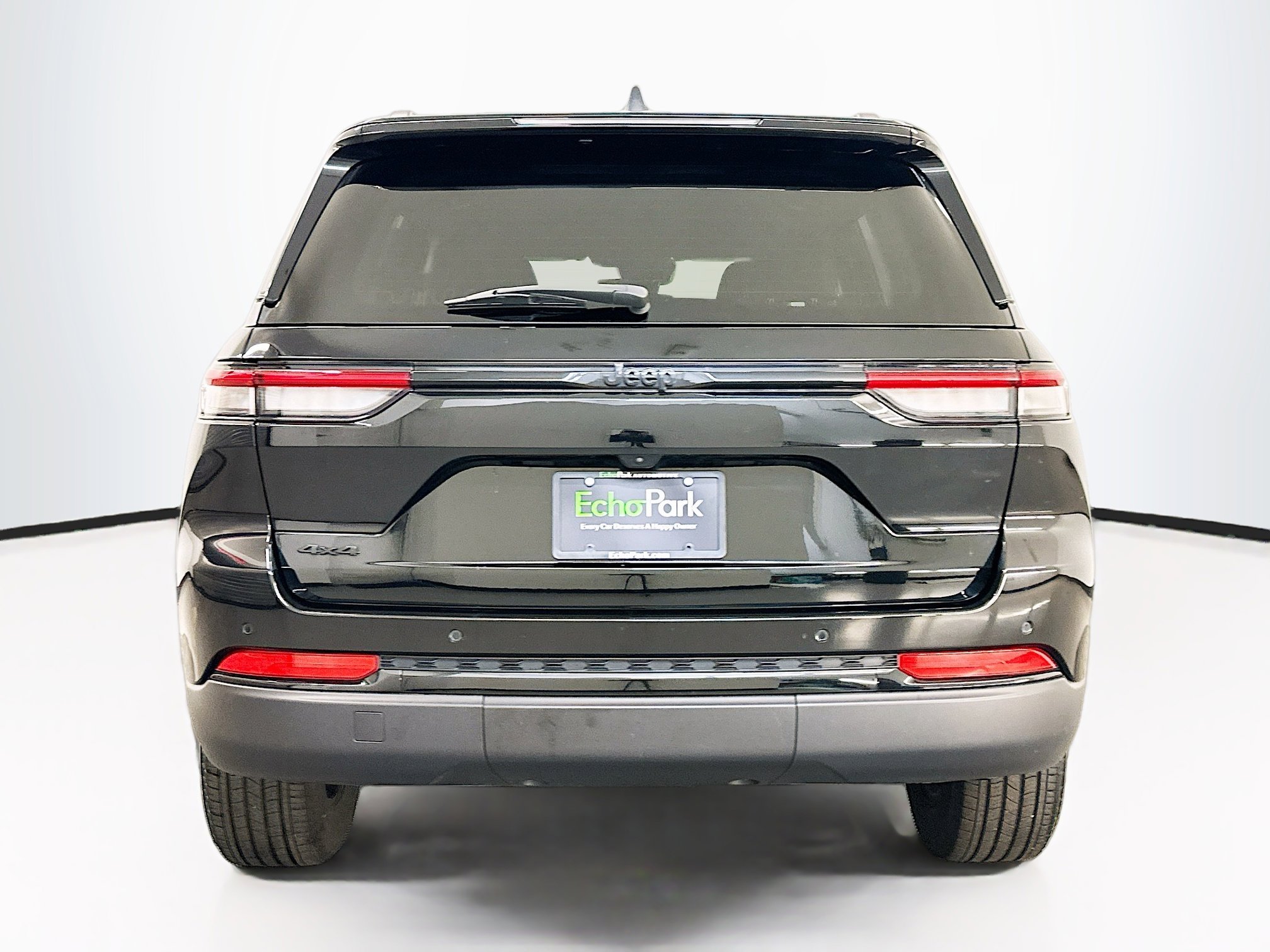 Used 2025 Jeep Grand Cherokee Altitude AWD/4WD image 7