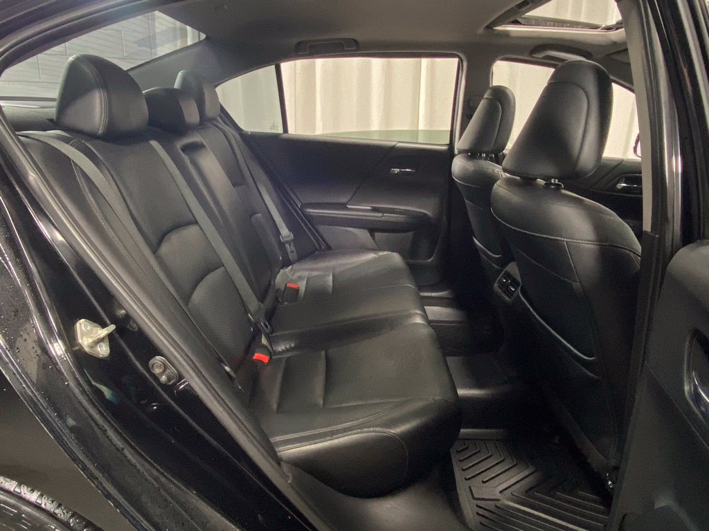 Used 2015 Honda Accord Touring image 29