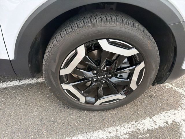 Used 2025 Kia Telluride EX w/ EX Captain's Chair Package image 15