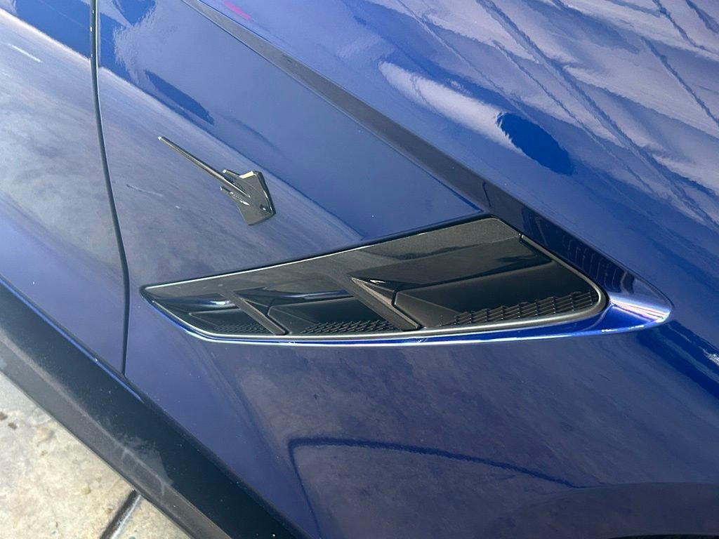 Used 2018 Chevrolet Corvette Stingray Coupe w/ Carbon Flash Badge Package RWD image 26