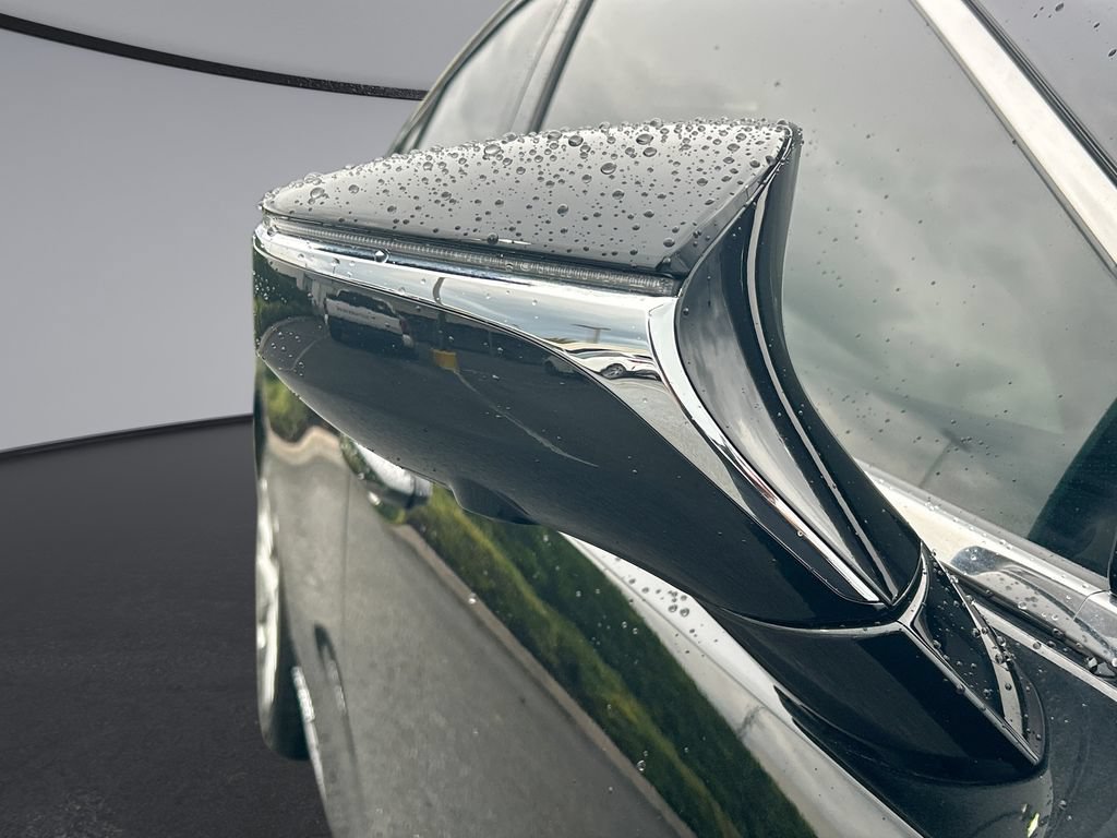 Used 2022 Lexus ES 300h Ultra Luxury w/ Accessory Package 2 FWD image 31