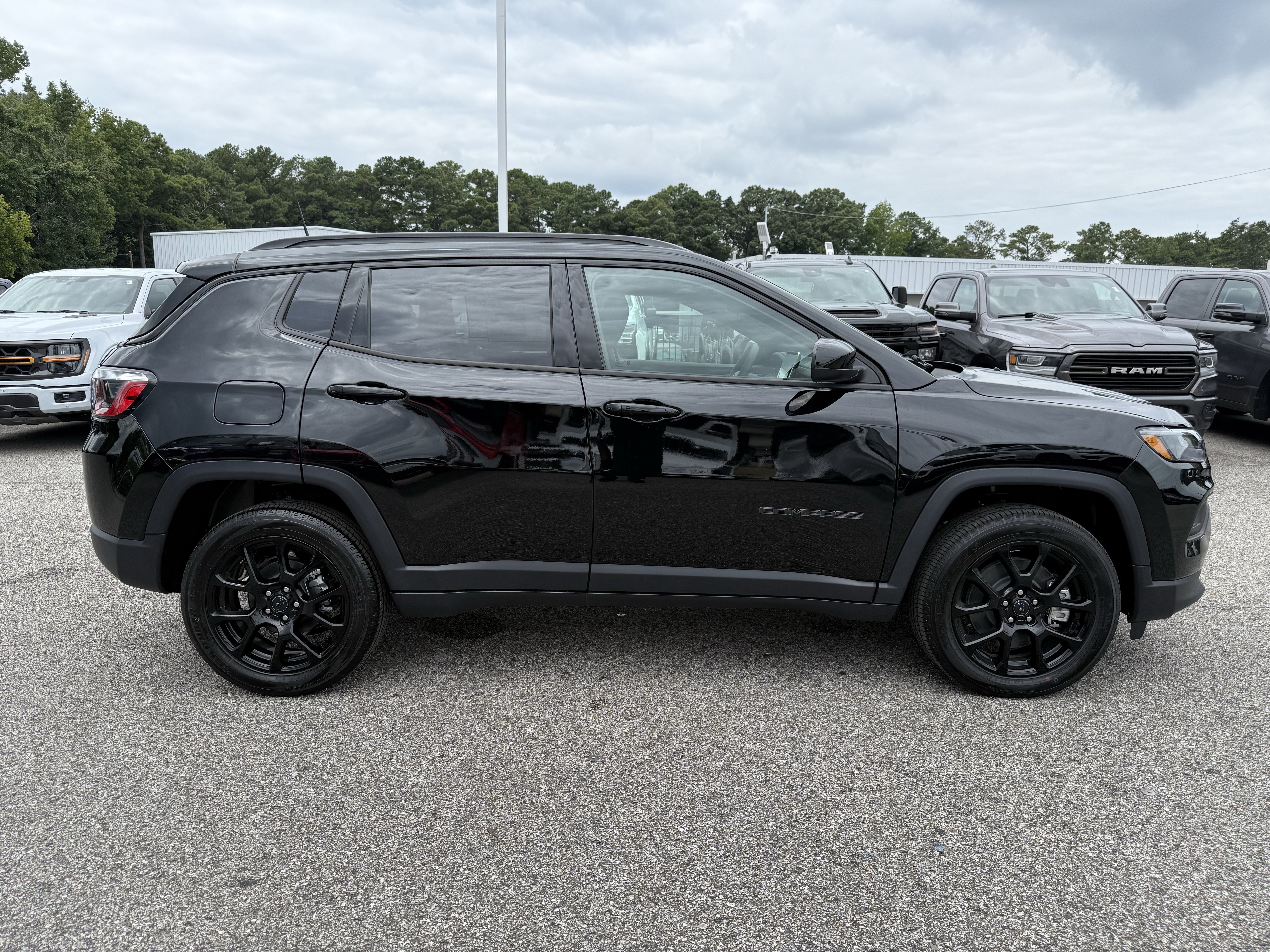 New 2026 Jeep Compass Latitude AWD/4WD image 11