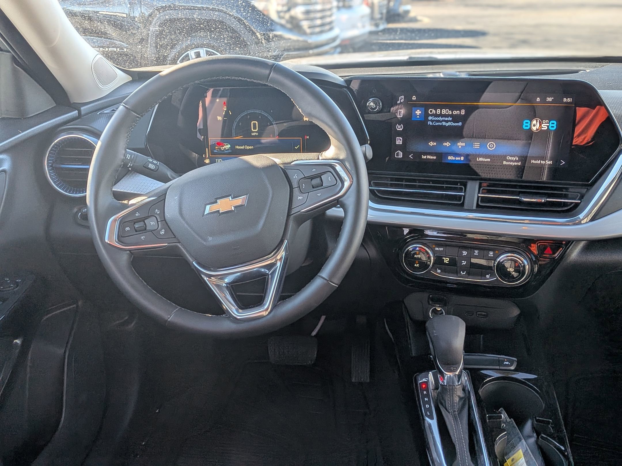 Used 2025 Chevrolet Trax LT w/ LT Convenience Package image 18