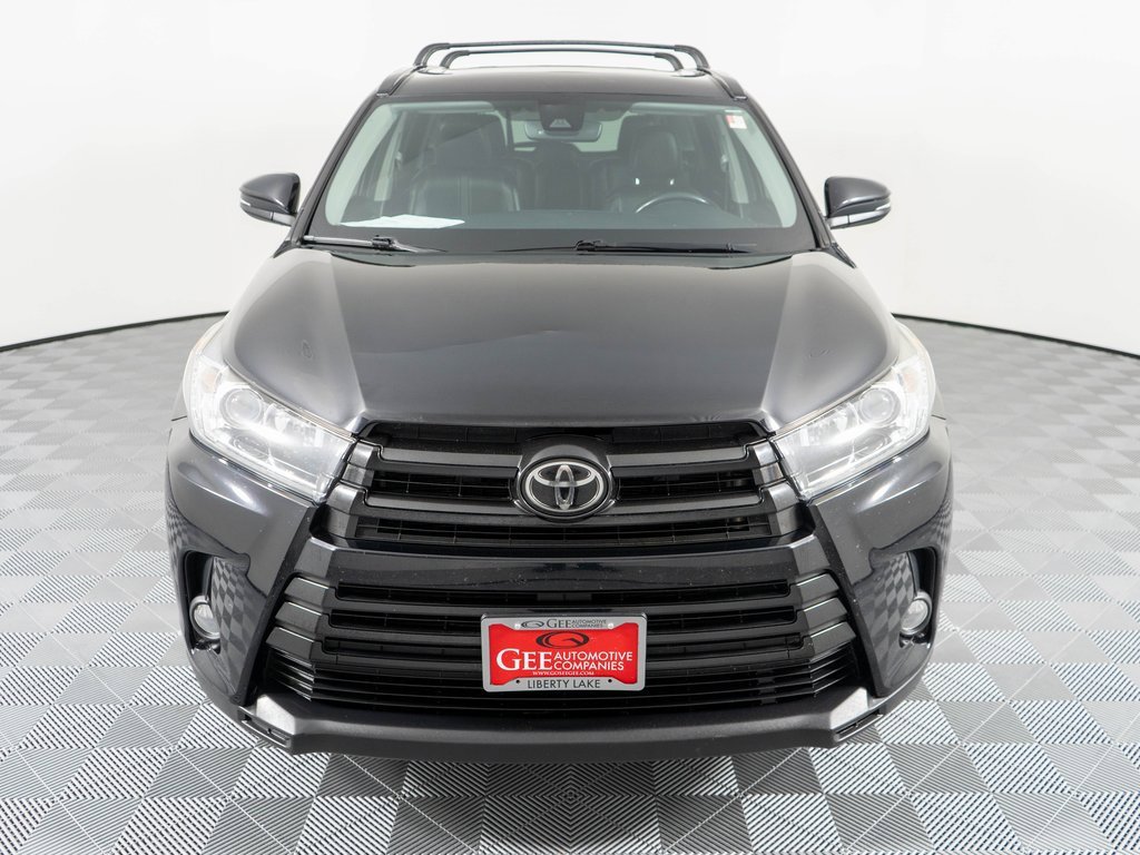 Used 2018 Toyota Highlander SE image 2