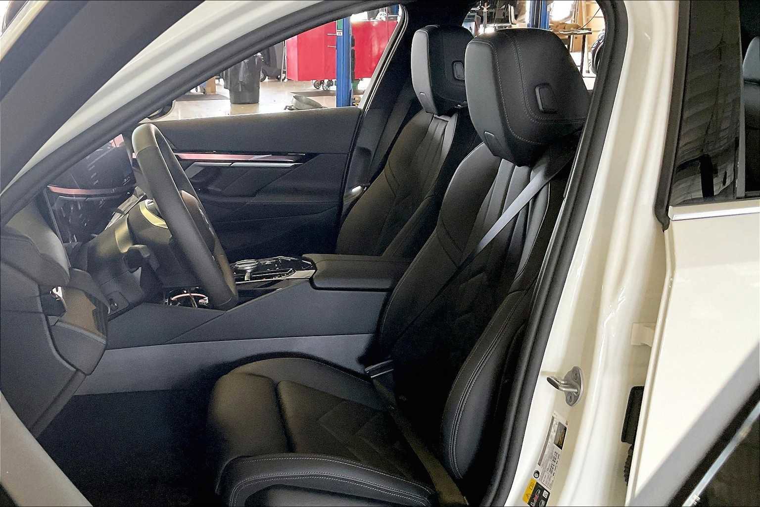 Used 2026 BMW i5 eDrive40 RWD image 9