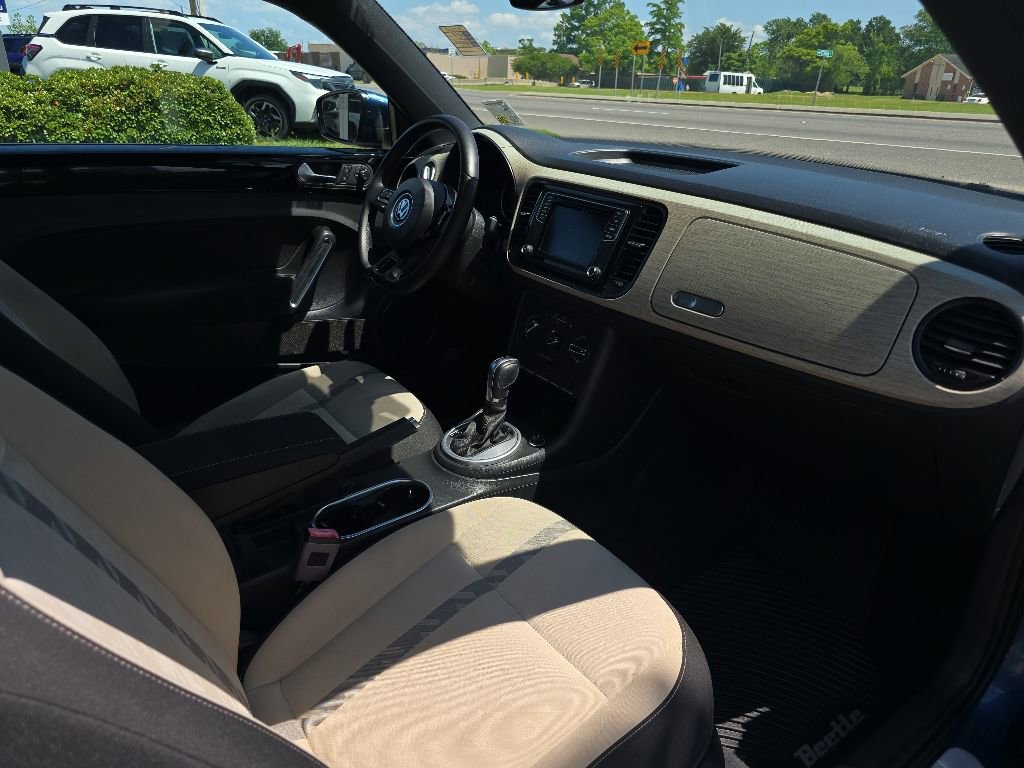 Used 2018 Volkswagen Beetle 2.0T FWD image 27