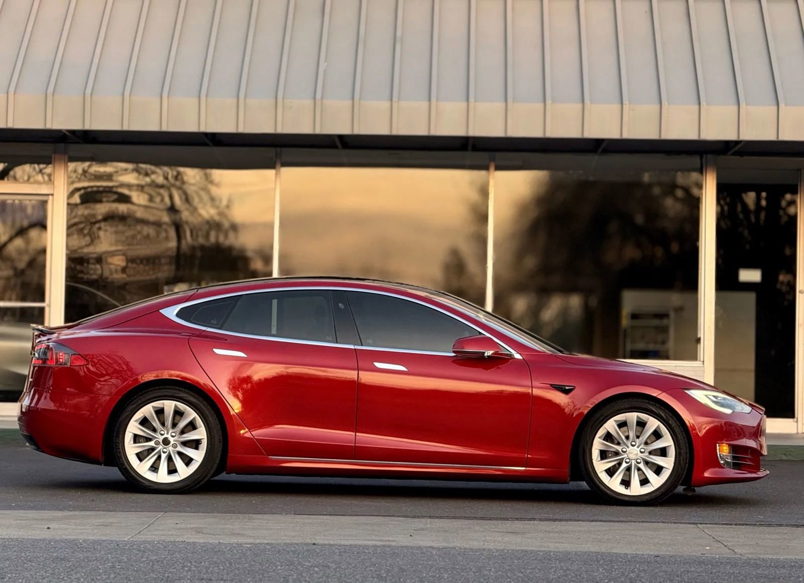 Used 2017 Tesla Model S 90D image 5