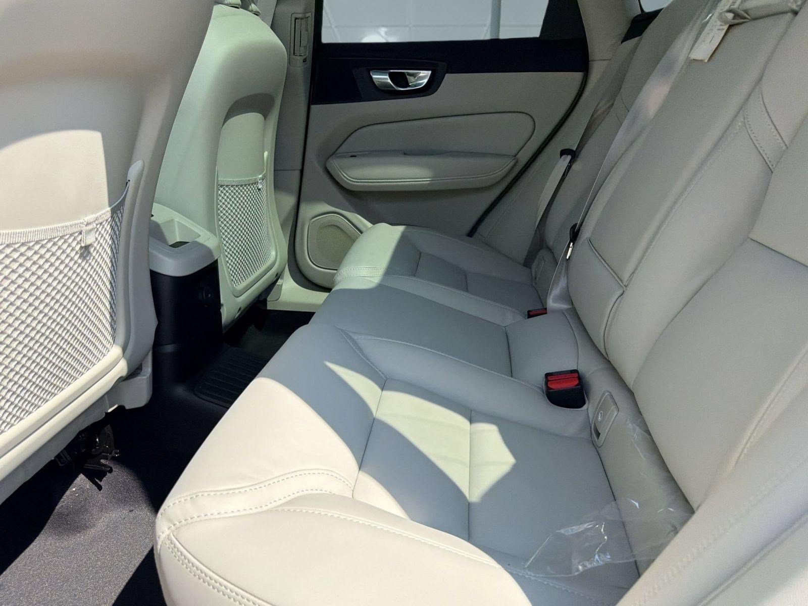 New 2026 Volvo XC60 T8 Ultra w/ Protection Package Premier AWD/4WD image 22