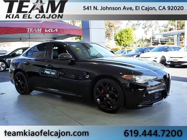 Used 2019 Alfa Romeo Giulia w/ Quick Order Package 22K Sport RWD image 11