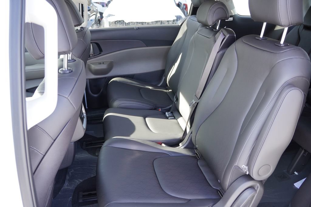New 2026 Kia Carnival EX FWD image 11