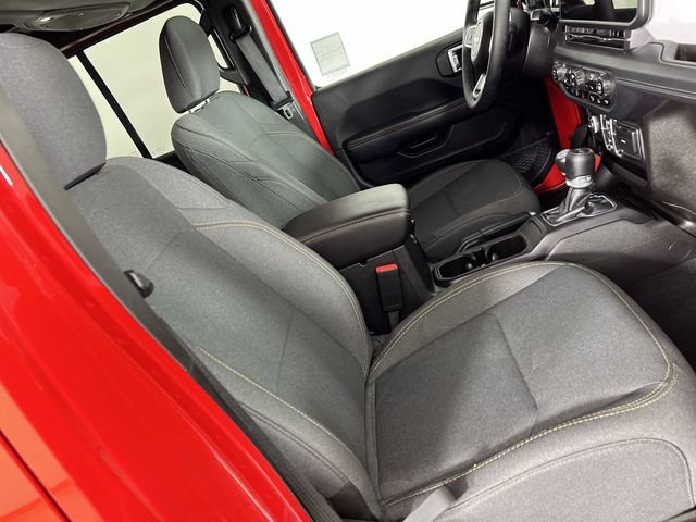 Used 2025 Jeep Wrangler Unlimited Sahara w/ Safety Group AWD/4WD image 27