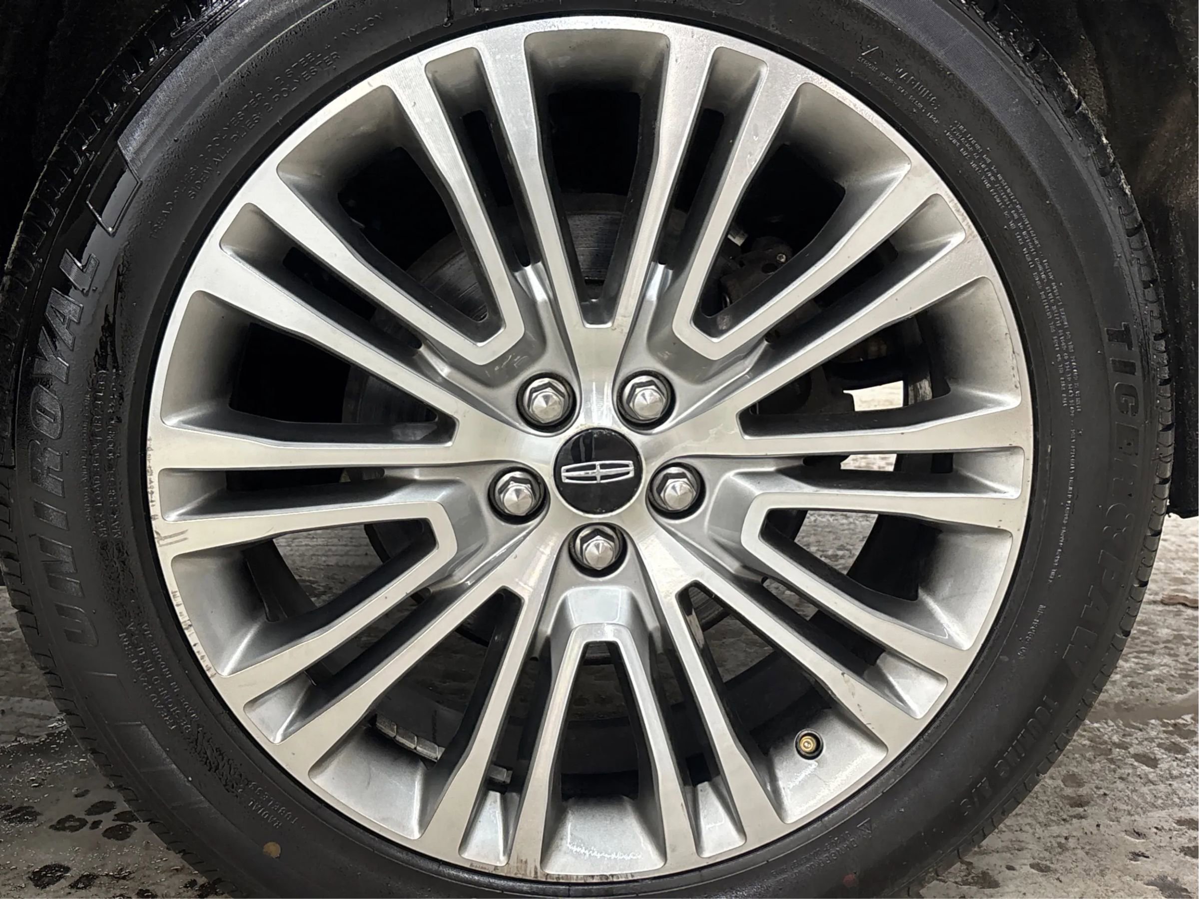 Used 2018 Lincoln MKX Reserve w/ Lincoln MKX Climate Package image 32