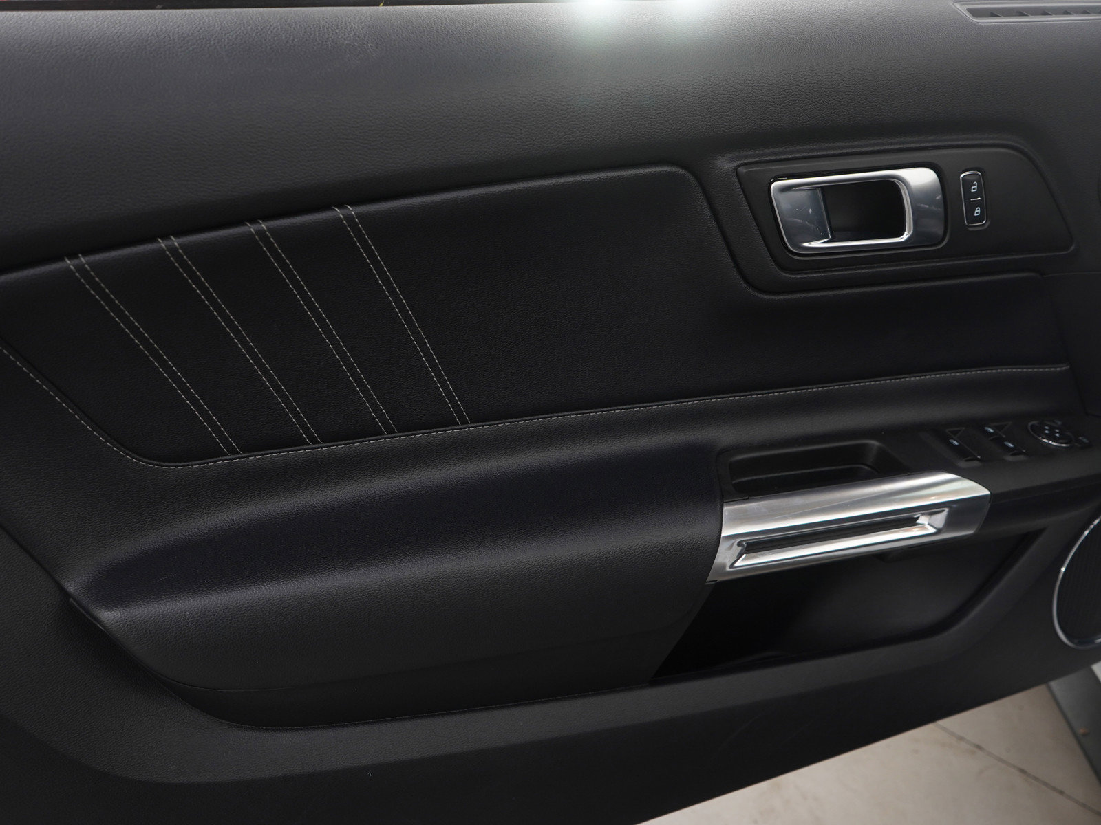 Used 2018 Ford Mustang GT Premium image 26