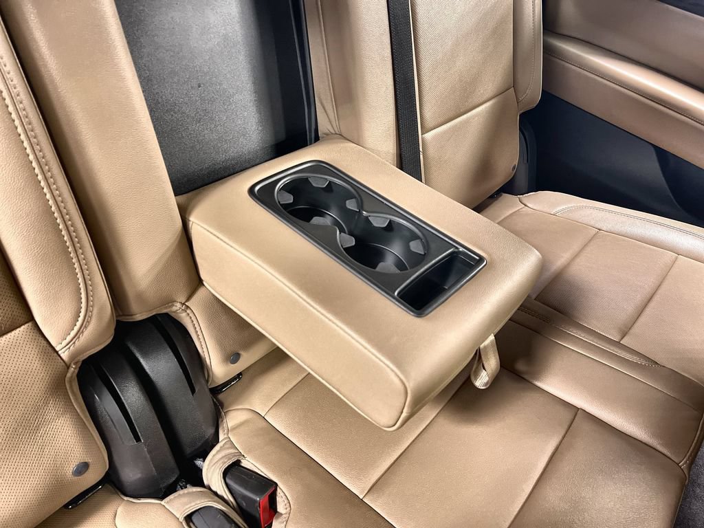 Used 2024 Chevrolet Suburban Premier RWD image 23
