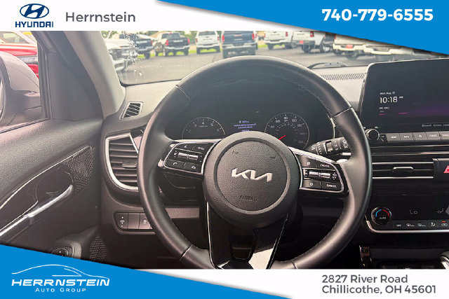 Used 2023 Kia Seltos EX AWD/4WD image 7