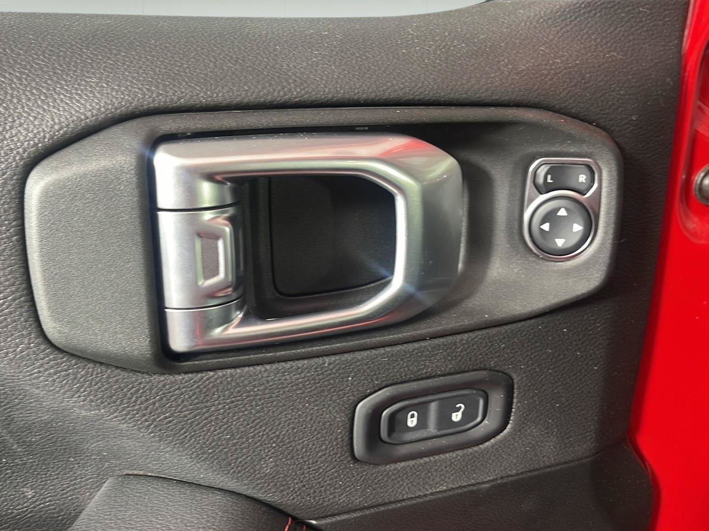 Used 2022 Jeep Wrangler Unlimited Rubicon w/ LED Lighting Group AWD/4WD image 31