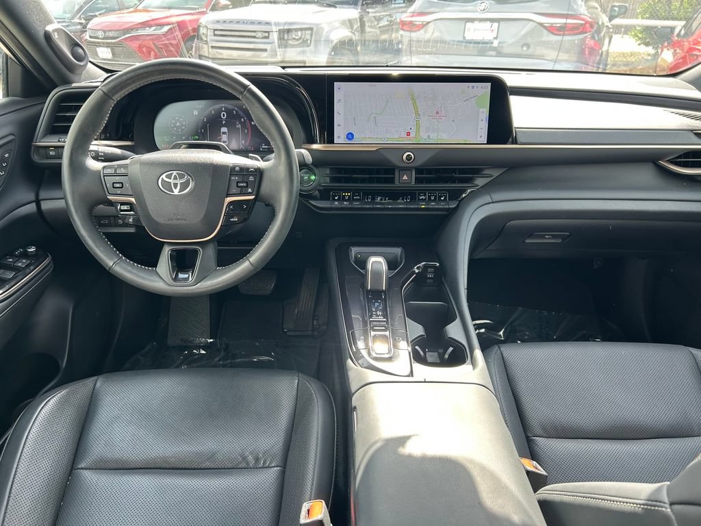 Used 2025 Toyota Crown Platinum AWD/4WD image 17