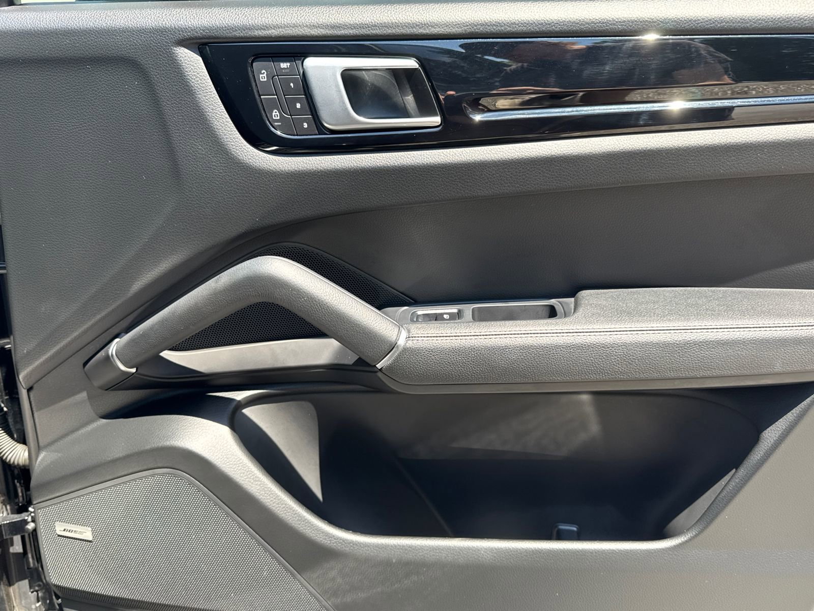 Used 2022 Porsche Cayenne S image 14