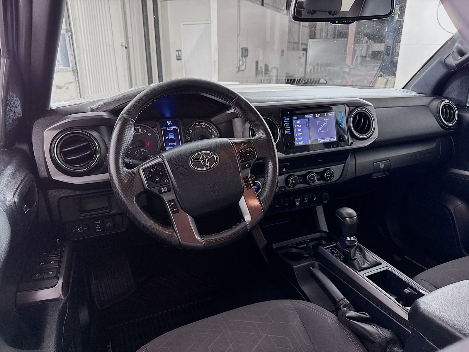 Certified 2019 Toyota Tacoma TRD Sport w/ Technology Package AWD/4WD image 18