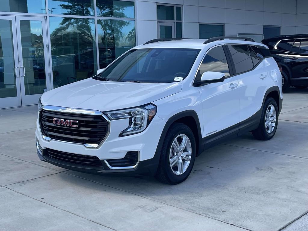 Used 2022 GMC Terrain SLE w/ Driver Convenience Package image 2