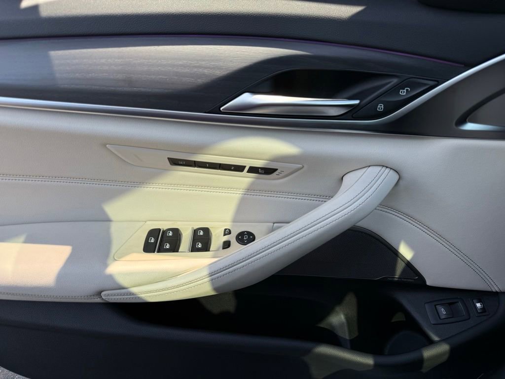 Used 2023 BMW 530e w/ Premium Package RWD image 21