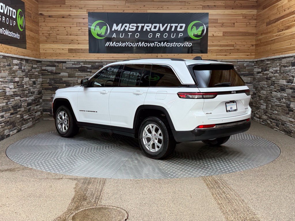 Used 2023 Jeep Grand Cherokee Limited AWD/4WD image 7