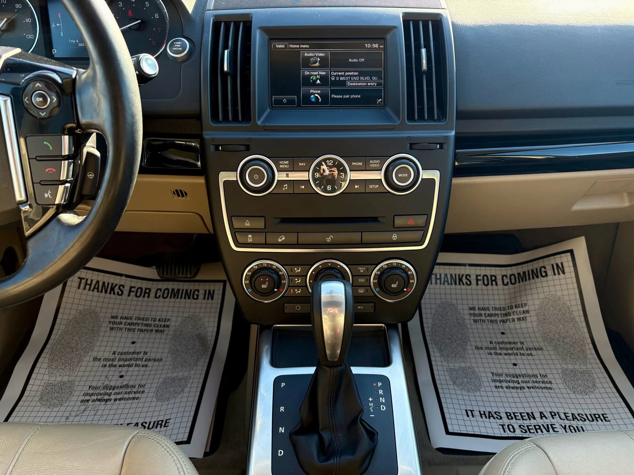 Used 2015 Land Rover LR2 image 29