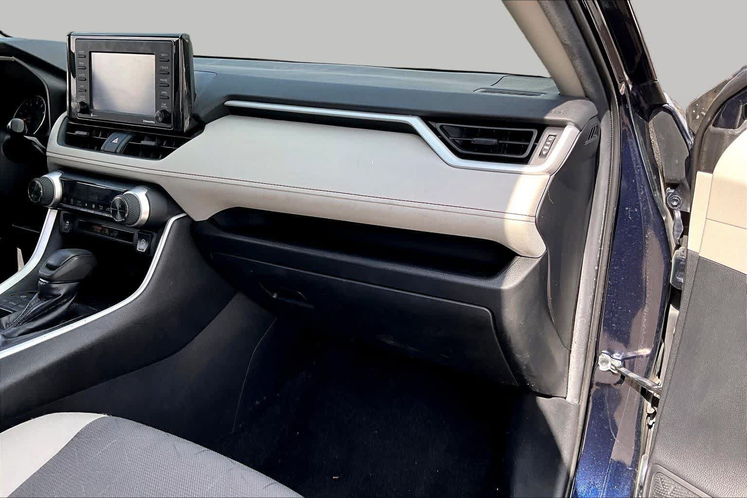 Used 2020 Toyota RAV4 XLE FWD image 17