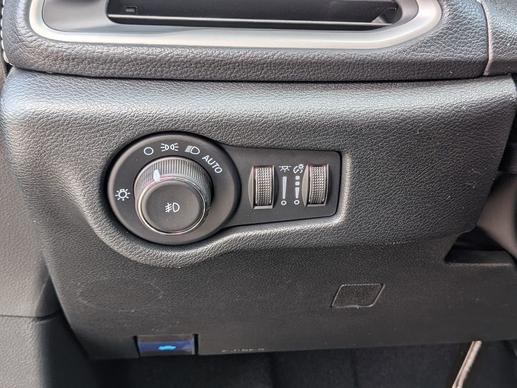 New 2026 Chrysler Pacifica Select w/ S Appearance Package image 18