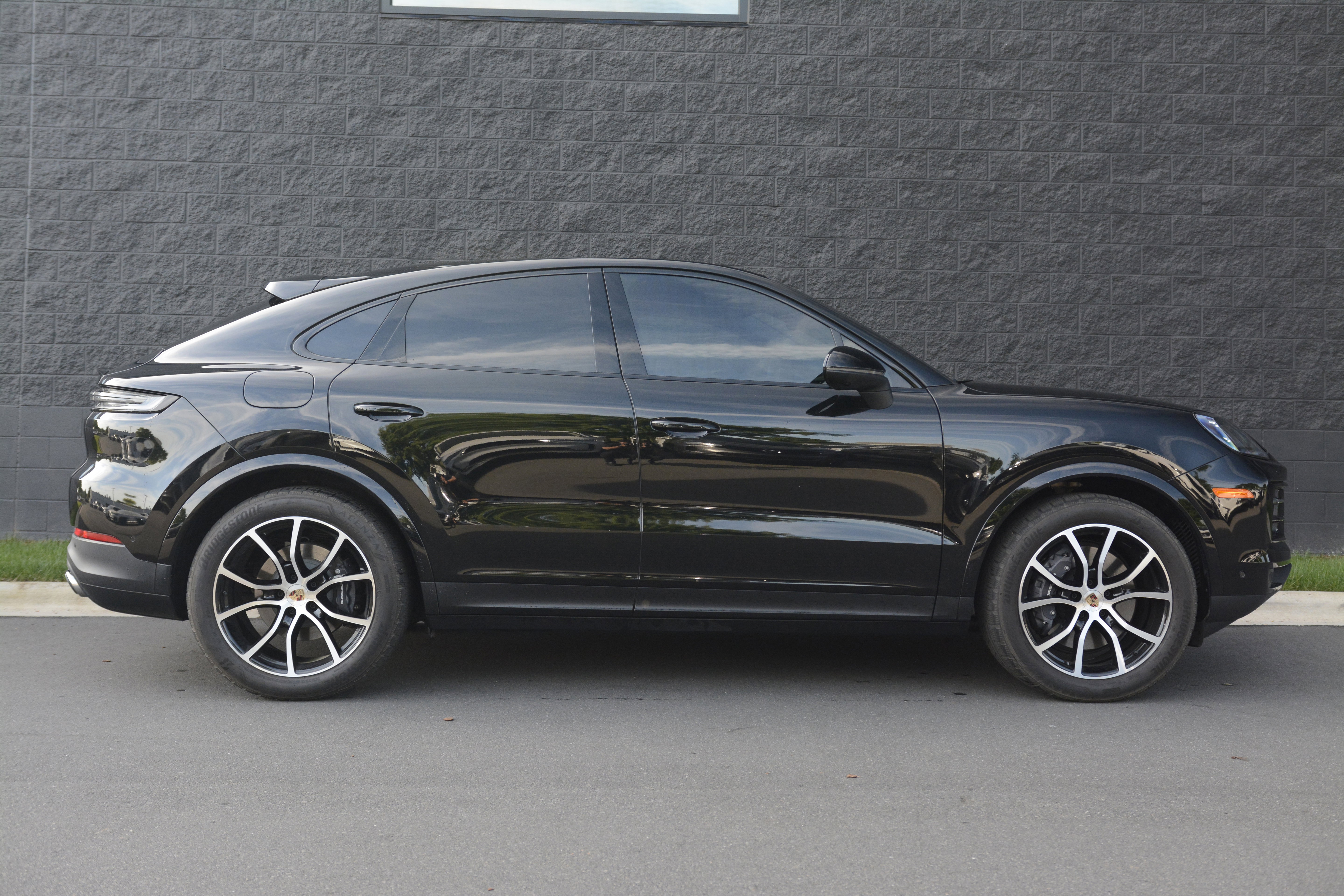 Certified 2025 Porsche Cayenne Coupe image 8