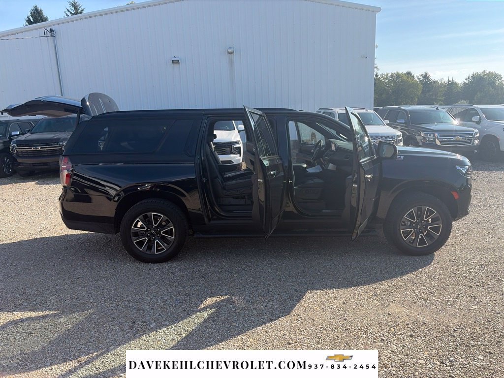 Used 2024 Chevrolet Suburban Z71 w/ Luxury Package AWD/4WD image 31
