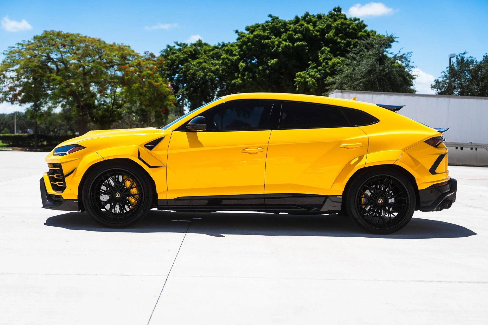 Used 2021 Lamborghini Urus AWD/4WD image 11