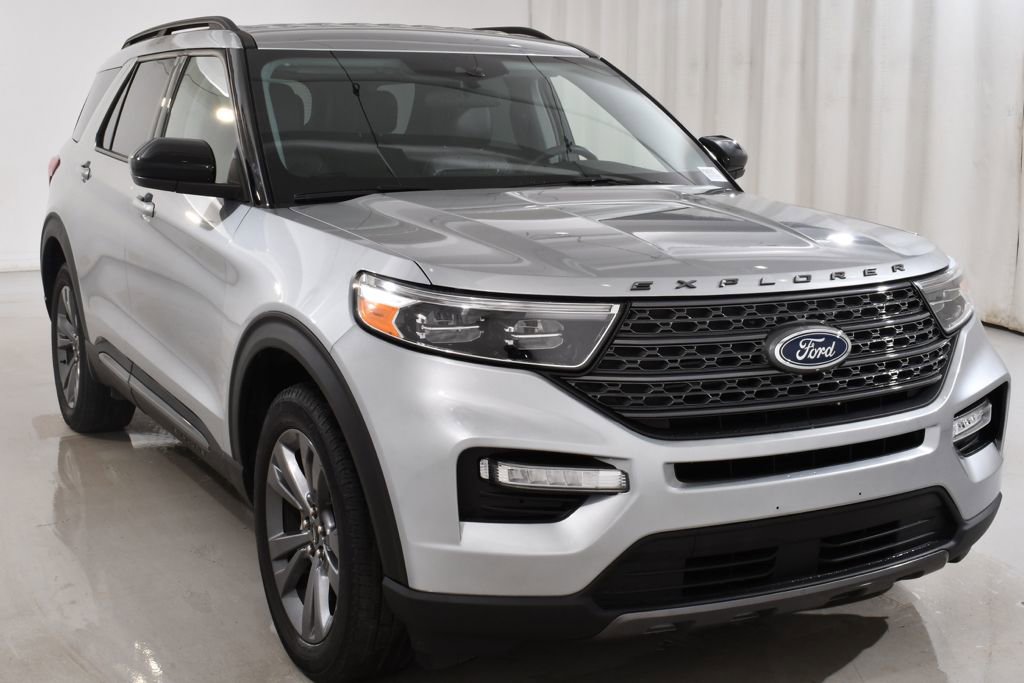 Used 2023 Ford Explorer XLT w/ Equipment Group 202A image 4
