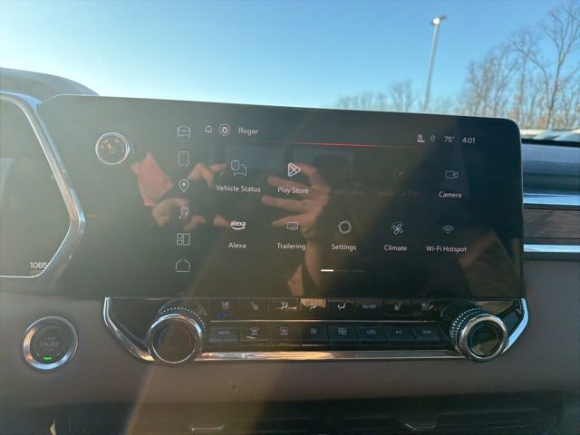 Used 2025 GMC Canyon Denali image 8